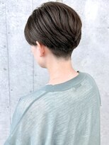 モリオ(morio)&nbsp;センターパートかっこいい刈り上げ女子刈り上げハンサムショート