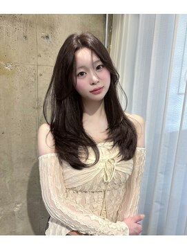 リリー(Lilley) 暗髪カラーとレイヤーカットで上品な韓国style☆