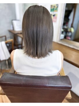 リアン ヘア ライム 豊橋(lien.hair rhyme) 20代30代に人気 切りっぱなしワンレングスボブ くすみグレージュ