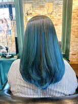 モナン 海老名(Monan) ハイライトを活かしたターコイズブルー