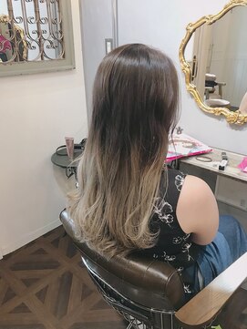 イル(iLu.) ペールベージュグラデーション