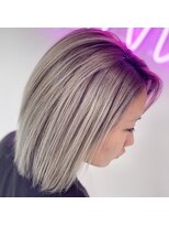 ラビス 浦和(Lovis)&nbsp;浦和/ホワイトカラー/韓国/シールエクステ/イヤリングカラー