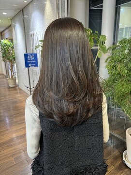 ザック ヴィ(ZACC vie) レイヤーカット/セミロング/艶カラー/学割U24/グレージュ