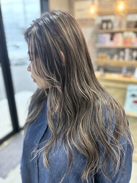 ウェリラバイハク(WeLila by haku) ハイライトカラー/レイヤーカット/白髪ぼかし