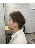 20代30代40代流行ツーブロックスーツ黒髪メンズフェザーパーマ