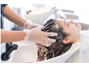 ユウヘアー 三軒茶屋店(U Hair)の写真/頭皮から整えて、芯から美しい髪へ