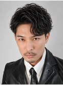 かき上げセンターパート波巻きツイストスパイラルパーマ黒髪