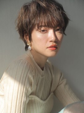 マフェ(mahae) 柔らかな動きのある大人ショート×セピアベージュ