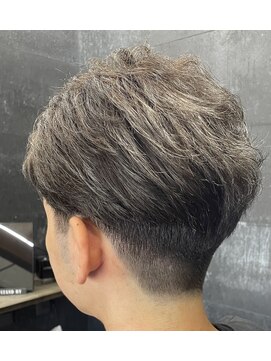 エーデルシェーンハイト(EDEL schonheit) クセを活かす×マットベージュ×ツーブロ