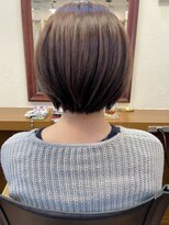 カミナ(KAMINA)&nbsp;襟足スッキリショートボブスタイル。