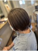 ナチュラル白髪ぼかしハイライト×ショートヘアー
