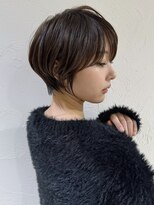 アンド ストーリーズ(&STORIES)&nbsp;前髪あり耳掛け丸みくびれショートボブ20代30代40代50代（蘭）