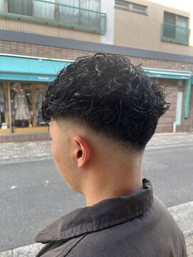 ヘアーラボ ハチ(HAIR LABO HACHI) スキンフェード×スペインカール