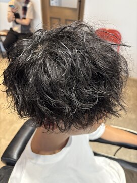 エイトメン 池袋店(EIGHT MEN) ウェットに仕上げたふんわりシャドウパーマ