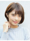 耳にかけた上品ボブ