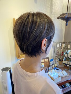 美容室 フィックス コンパクトショート×ベージュハイライト