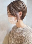 ショートボブ韓国丸みショートカットミルクティーインナーカラー