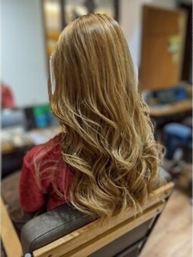 ヘアリゾート粋 新宿三丁目本店 ゆる巻きカール/イエローベージュ/セミロング