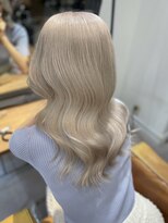 イリ 大阪(ili) ミディアムレイヤーカット/ミルクティーブロンド/髪質改善