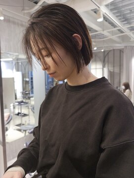 ローマー(ROAMER omotesando) ナチュラル切りっぱなしボブ