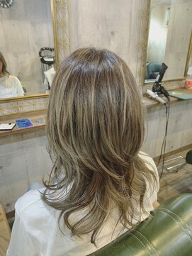 ギーキー(GEEKY) バレイヤージュグレイカラー