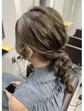 リグ 横浜(Lig.) 編み込み編みおろしヘアアレンジ