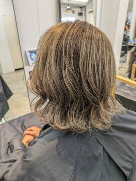 ナンバースリー 溝の口店(Number Three) ベージュカラー