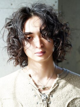 ライラ(Lyla) 外国人のくせ毛風 ハードスパイラルボブ