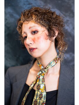 ビハインドザカーテン(BEHIND THE CURTAIN) マレットヘア×フェイスフレーミングカラー×くせ毛風パーマ