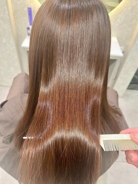 リノ 金山(Rino) デザインカラー/レイヤーカット/ウェットヘア/オリーブベージュ