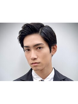 【ビジネスシーンも男らしく】清潔感と好感度を両立させたワンランク上の”デキる男”を演出。