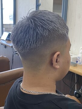 シーン(SeeN.) 2ブリーチで作る！圧倒的クールなシルバーヘア