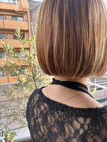 モーメント(moment)&nbsp;切りっぱなしボブミニボブダブルカラー透け感透明感似合わせ