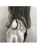 オリーブグレー