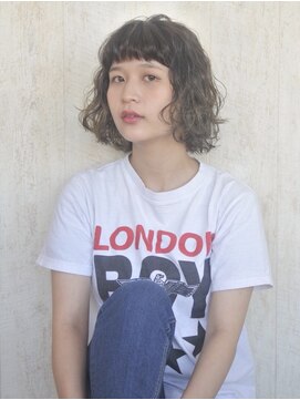 ランシェル(RANSHELL) エッジの効いたスパイラルボブ