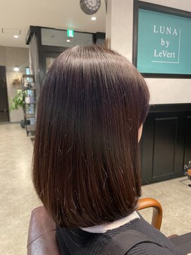 ルナバイルヴェール(LUNA by LeVert) ラベンダーピンクブラウンカラー 内巻きボブ 艶ピンク