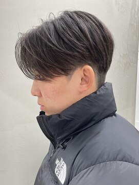 レタッチバイフィフス(RETOUCH by fifth) センターパートニュアンスパーマツーブロックメンズマッシュ