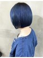 グランディール(Grandir)&nbsp;ネイビーブルーカラー。赤みを抑えて透明感をプラス。