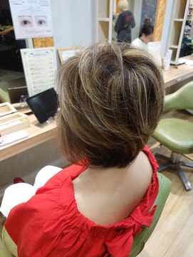 ブロッサム 東中野店 20代30代大人可愛いアッシュベージュくびれボブ耳掛け透明感