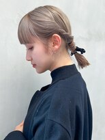 カーキベージュ美髪セミディレイヤーロング_ba494691