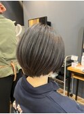アッシュグレー×丸みショート［似合わせカット］