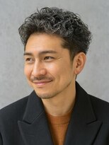 ルシード スタイル リコット(Lucido Style Ricotto)&nbsp;波巻きパーマナチュラルツーブロック刈り上げ髭ダンディ白髪