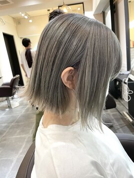 salon de MiLK 札幌大通店【サロン ド ミルク】 ケアブリーチで染めるシルバーグレーカラー