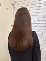 クララ タカマツ(CLALA Takamatsu) 艶髪で後ろ姿美人