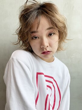 アルバム 銀座(ALBUM GINZA) 無造作ウェーブ_ウェーブパーマフォギーベージュ耳かけ_66998