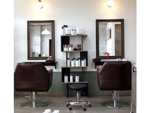 ヘアサロン リブレス(hair salon Li'Bless)の雰囲気（セット面は２席のみ♪席と席の間隔を空け感染対策しています。）