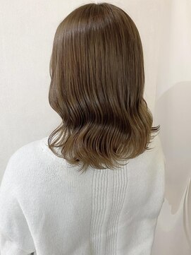 プラグ バイ ネオリーブ(plug by neolive) ミルクティベージュ☆くびれヘア/メルティカラー/ビタミンカラー