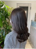 オフィスで浮かないくすみブラウン