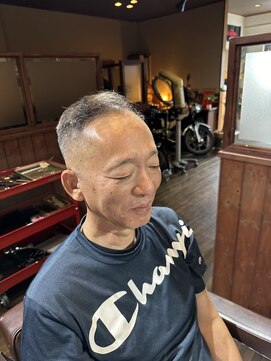 カットスペース キャロル(CUT SPACE CAROL) スキンフェード