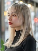 ミディアムレイヤーハイトーンカラーミルクティーアッシュ